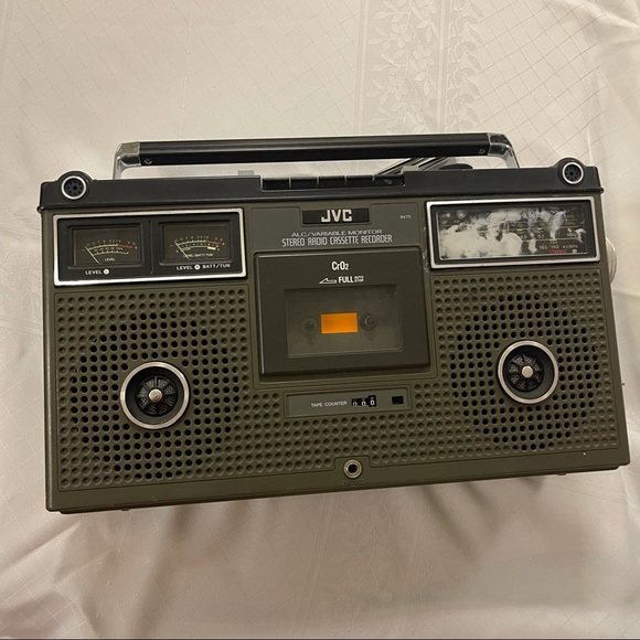 VINTAGE JVC ALC/Variable Monitor Stereo Radio Cassette Recorder No. 9475 - Picture 4 of 12